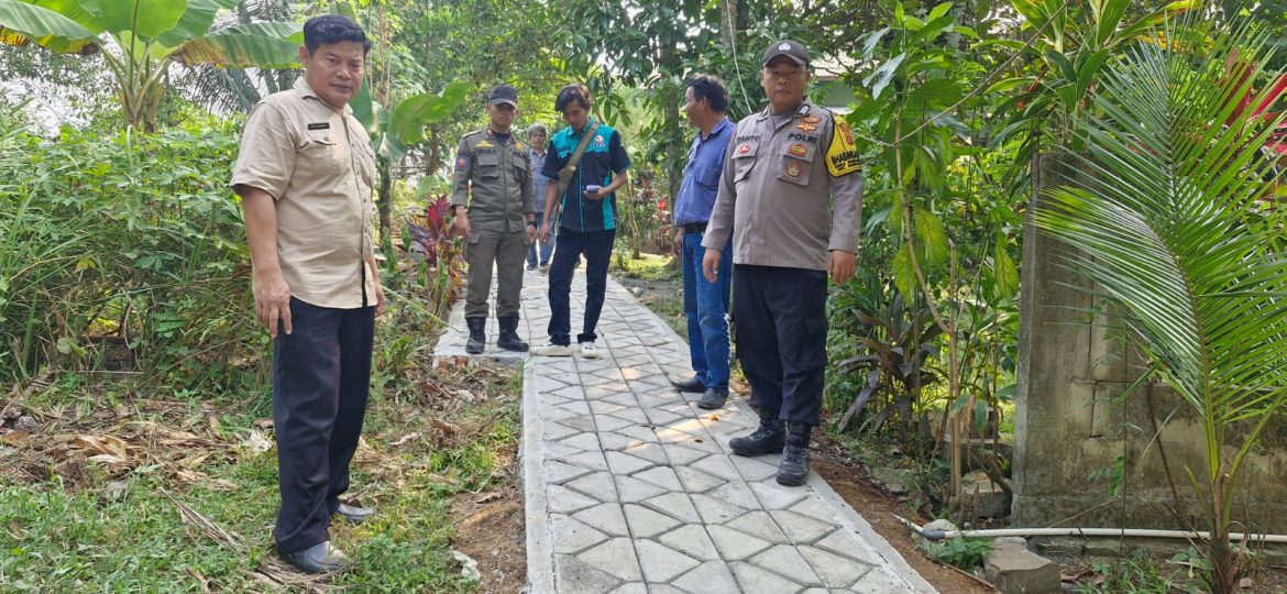 Sinergitas TNI-Polri, Bhabinkamtibmas Desa Parungpanjang Sambang dan Himbau Kamtibmas kepada Warga   