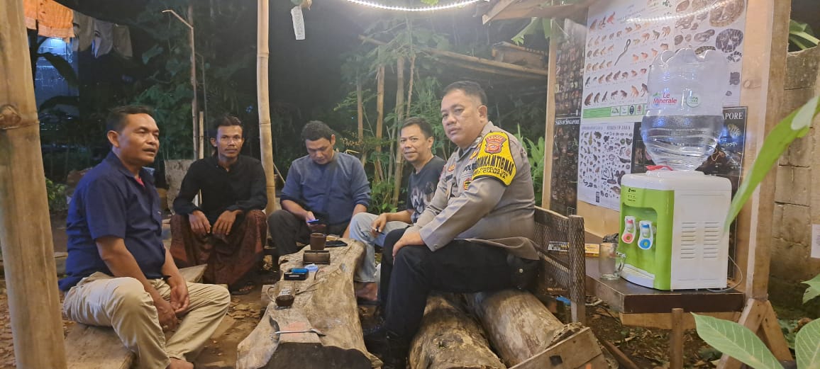 Bhabinkamtibmas Desa Cihideung Udik Bangun Sinergitas dengan Warga Lewat Silaturahmi   
