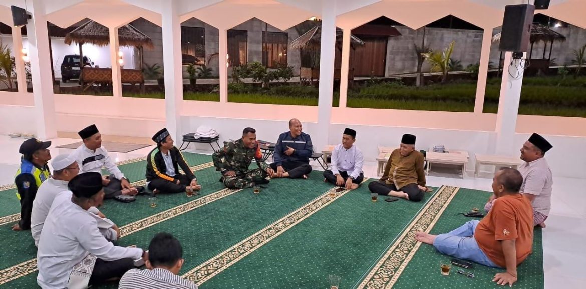 Bhabinkamtibmas Polsek Cijeruk Sambang Warga Desa Sukaharja, Bangun Kedekatan dengan Masyarakat   