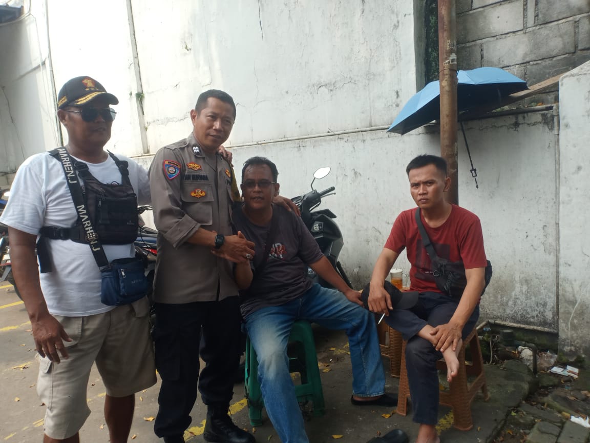 BHABINKAMTIBMAS DAN BABINSA MELAKSANAKAN GIAT ANJANGSANA WARGA SAMPAIKAN PESAN HARKAMTIBMAS   