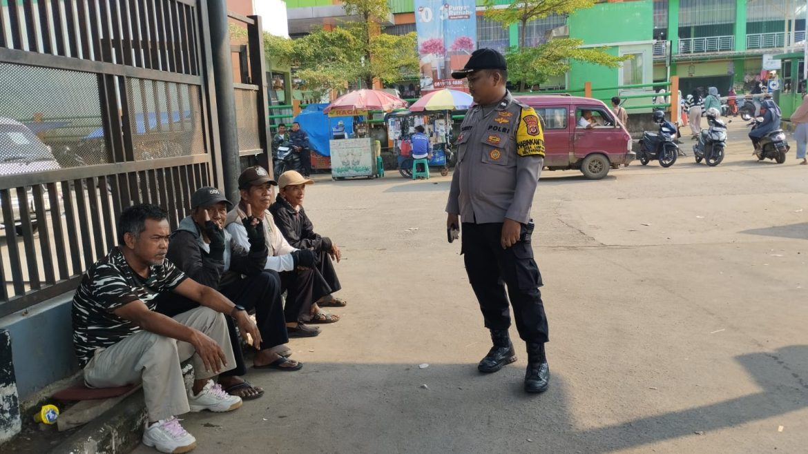 Bhabinkamtibmas Sambangi Linmas Desa Lumpang, Bangun Sinergi dalam Jaga Kamtibmas   