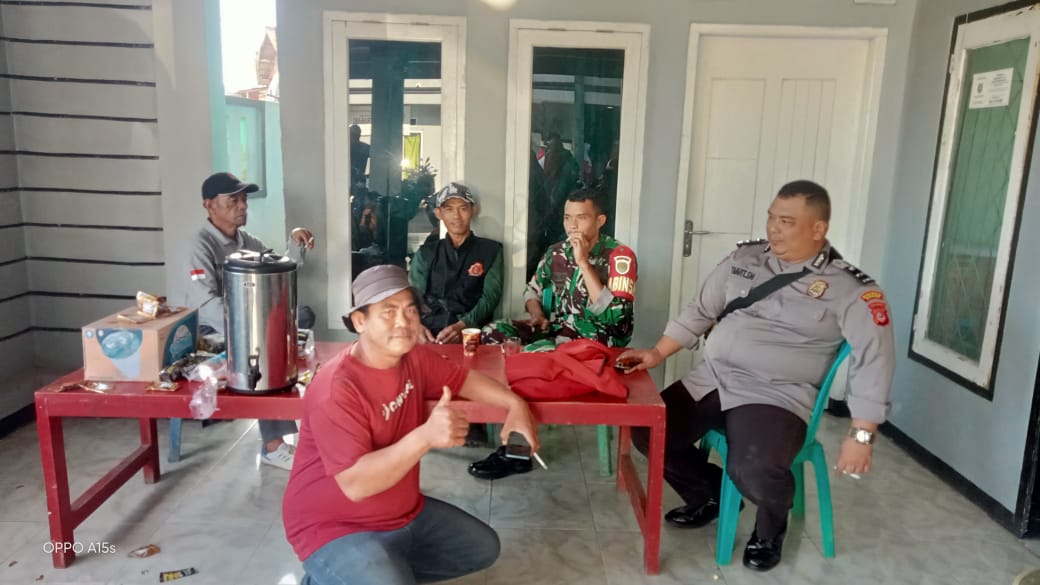 Dekatkan Diri dengan Warga, Bhabinkamtibmas Polsek Leuwiliang Laksanakan Sambang dan Patroli Harkamtibmas   