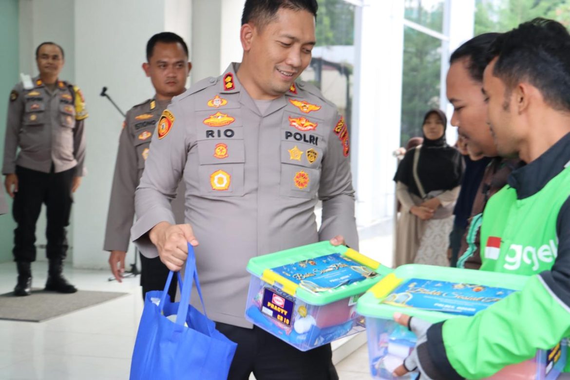 Polres Bogor melaksanakan Bakti Sosial Dalam Rangka Menyambut HUT Bhayangkara ke-79    