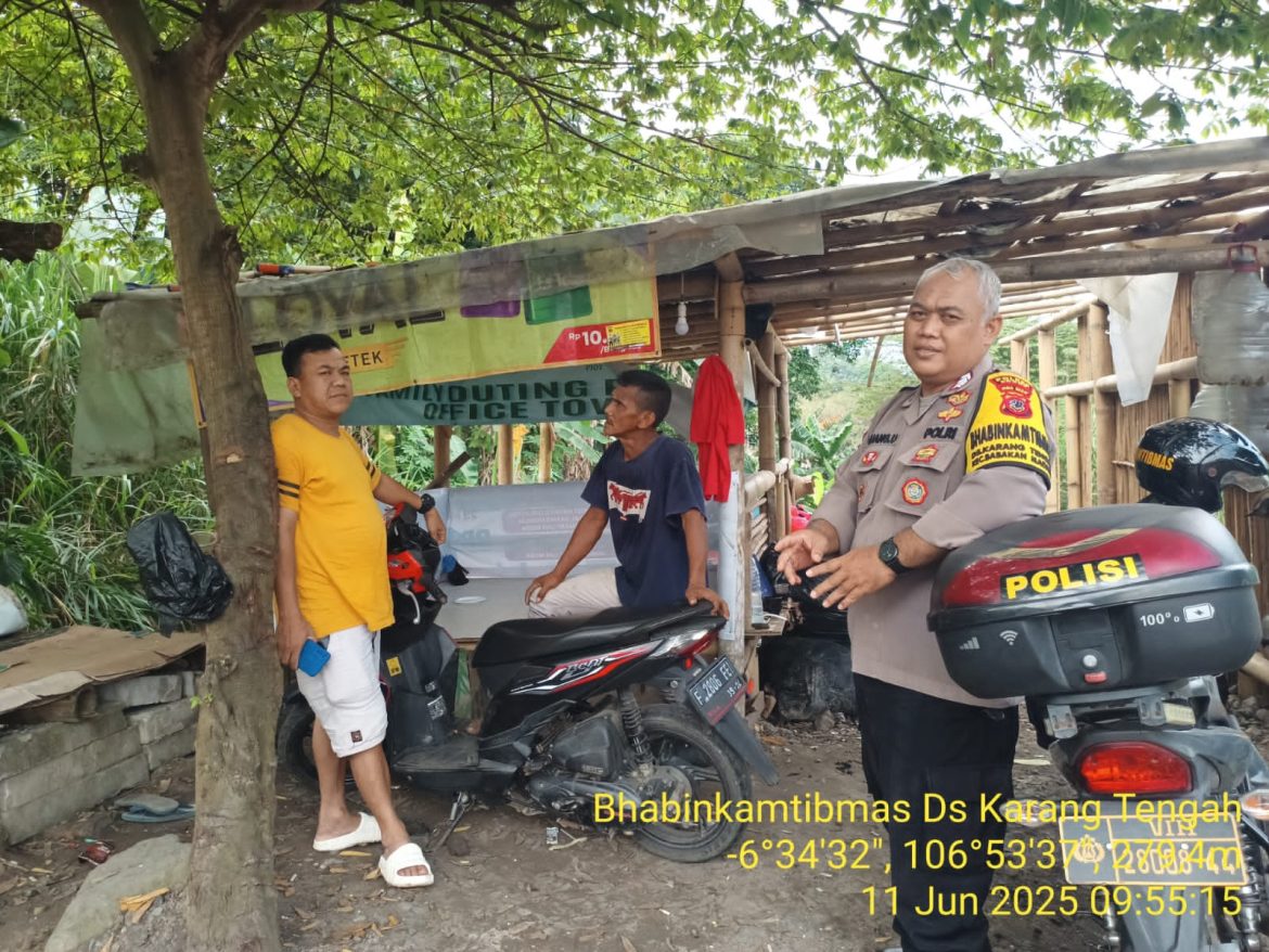 Bhabinkamtibmas Polsek Babakan Madang Polres Bogor Sambang Warga dan silaturahmi dg warga sampaikan pesan kamtibmas   