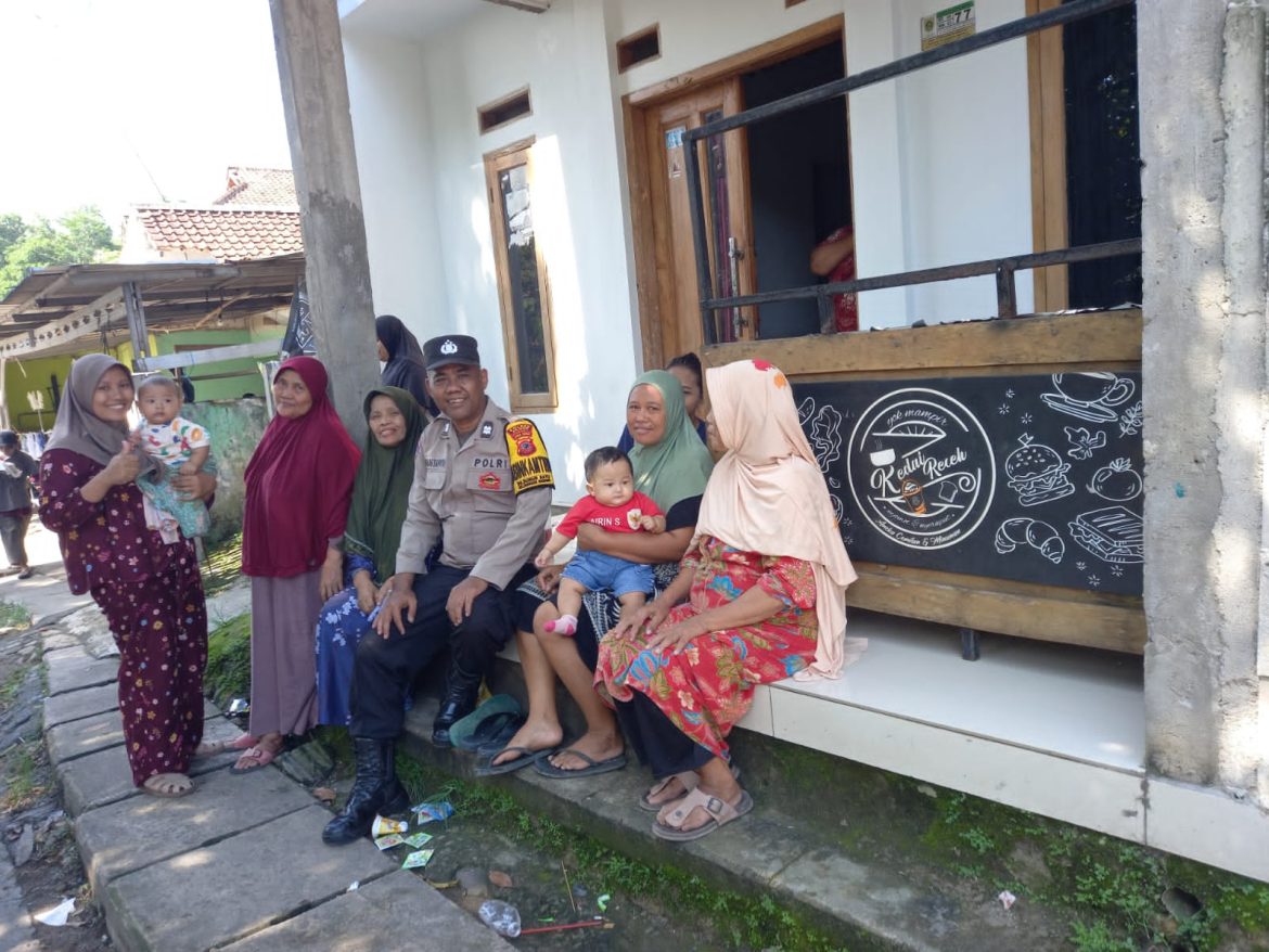 Bhabinkamtibmas Polsek Babakan Madang Polres Bogor Sambang Warga dan Silaturahmi Dengan Warga Sampaikan Pesan Kamtibmas   
