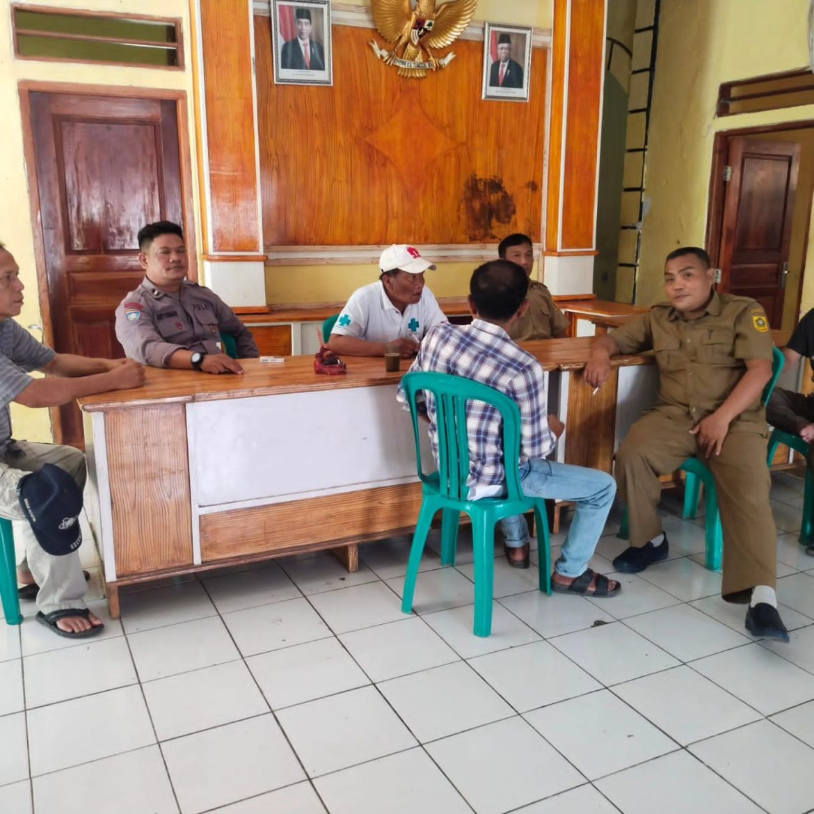 Bhabinkamtibmas Sambang Warga, Jalin Kedekatan dengan Warga Masyarakat   