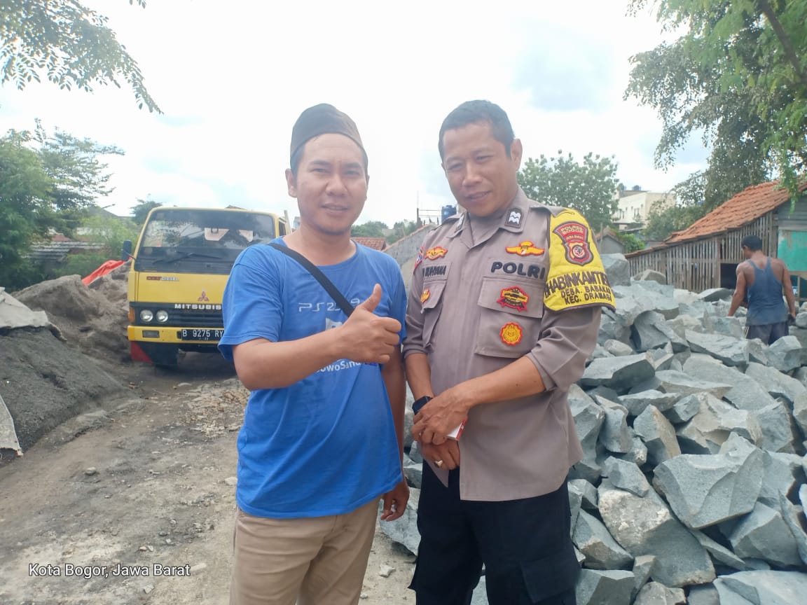 BHABINKAMTIBMAS DAN BABINSA MELAKSANAKAN GIAT ANJANGSANA WARGA SAMPAIKAN PESAN HARKAMTIBMAS   