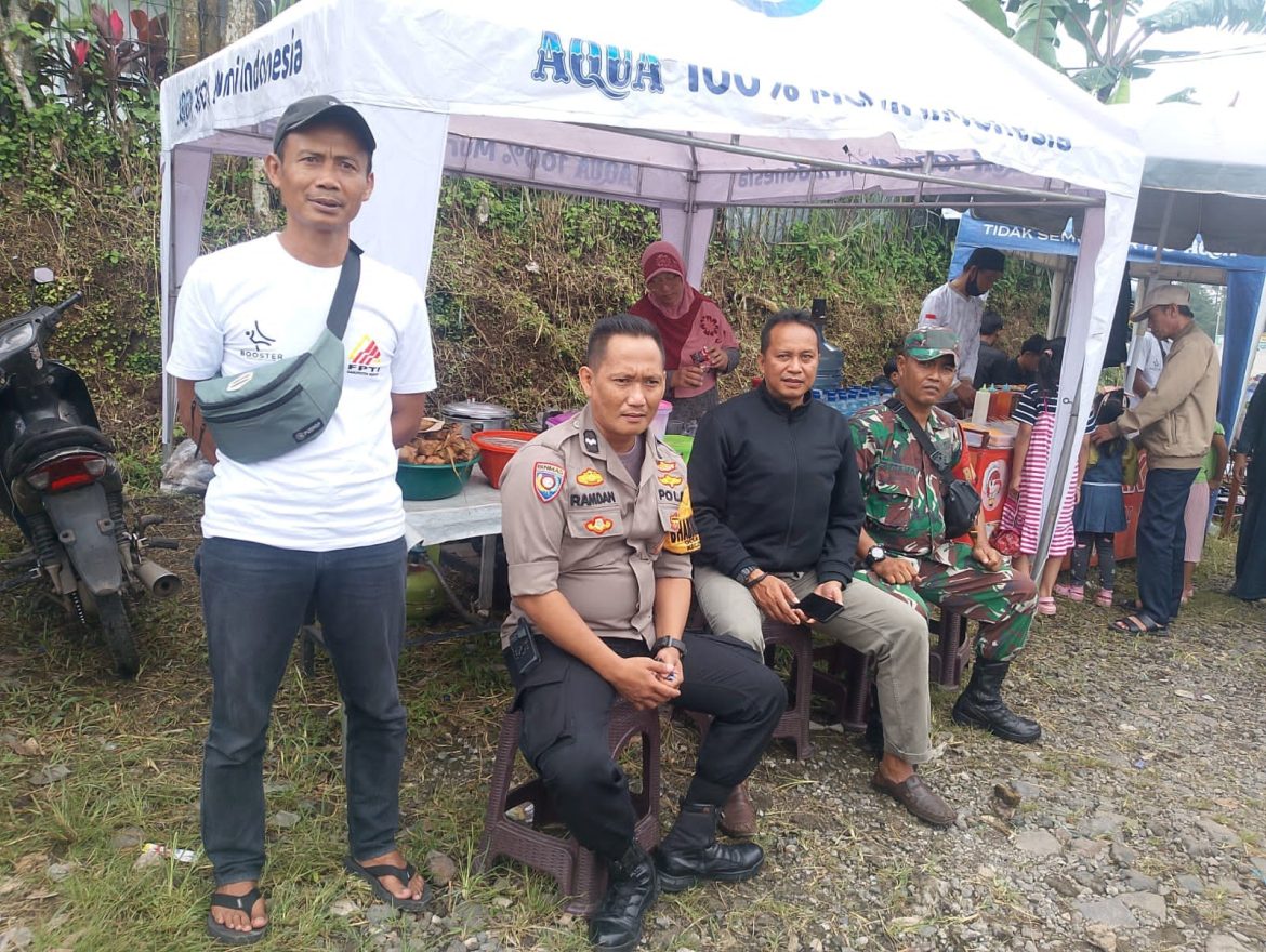 Sinergitas TNI-Polri, Bhabinkamtibmas dan Babinsa Sambangi Warga di Desa Ciburuy Kecamatan Cigombong   