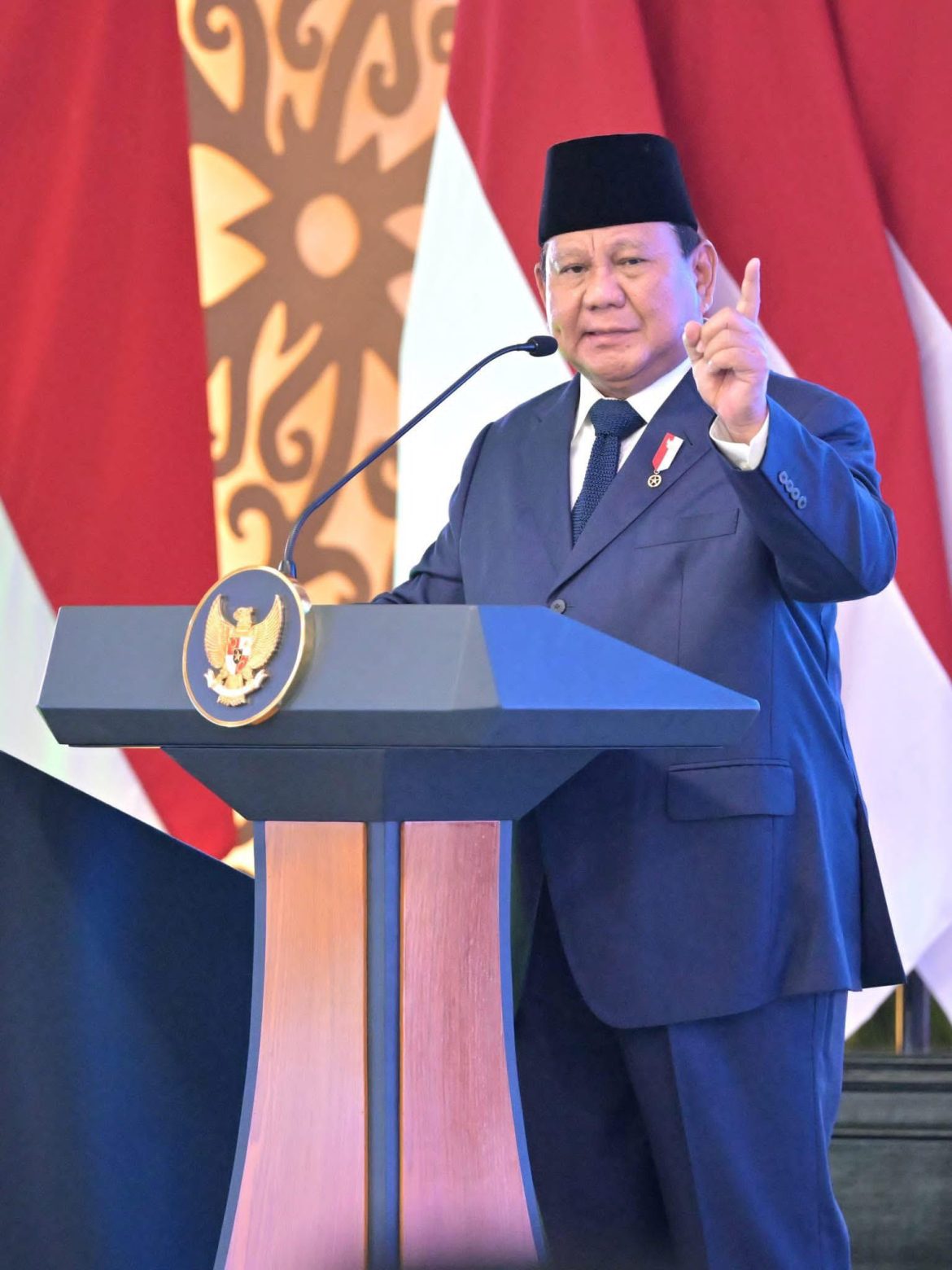 Pengumuman Presiden Prabowo Dalam Pengukuhan 1.451 Hakim Mahkamah Agung Republik Indonesia,    