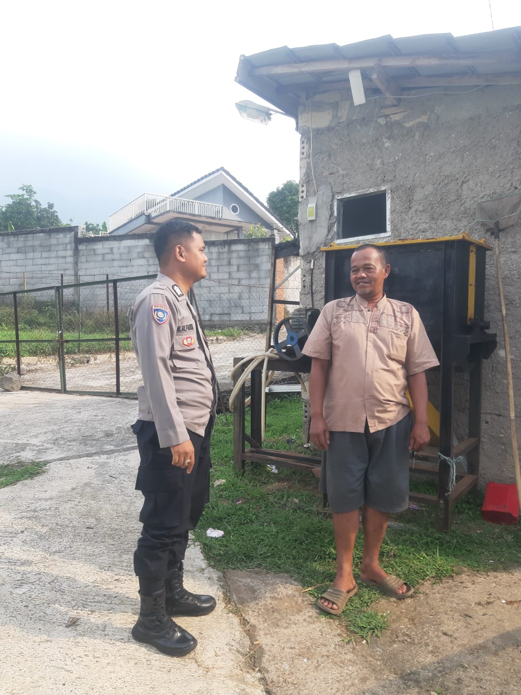 Bhabinkamtibmas Desa Tamansari Polsek Tamansari Sambangi Warga dalam Upaya Cegah Gangguan Kamtibmas   