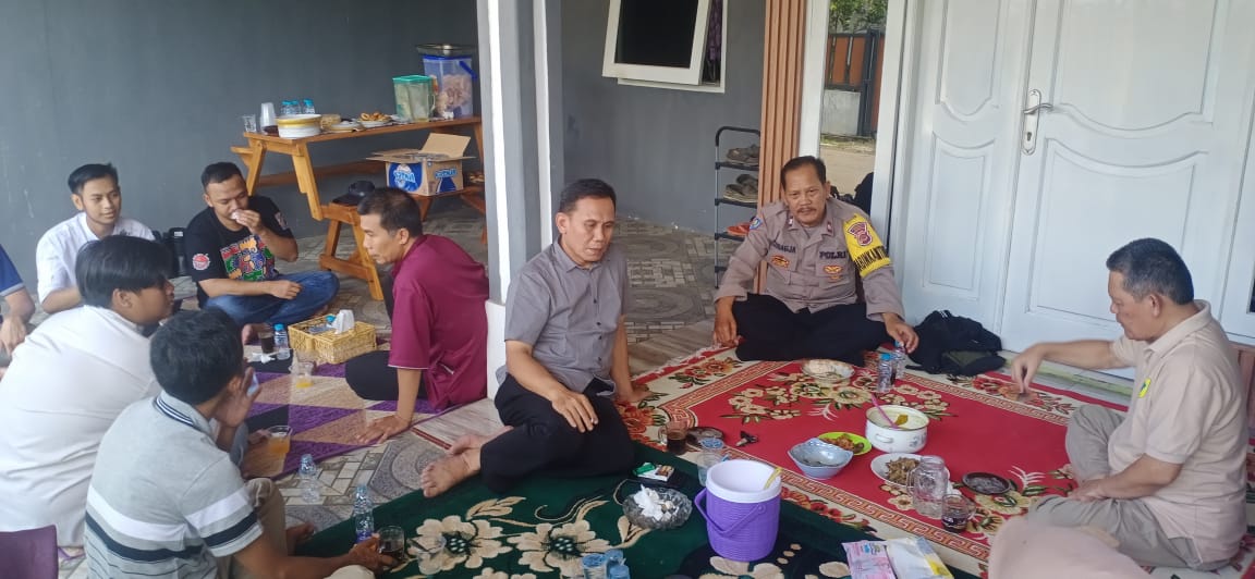 Bhabinkamtibmas Polsek Ciampea Sambangi Warga Desa Bojongrangkas, Sampaikan Imbauan Harkamtibmas   