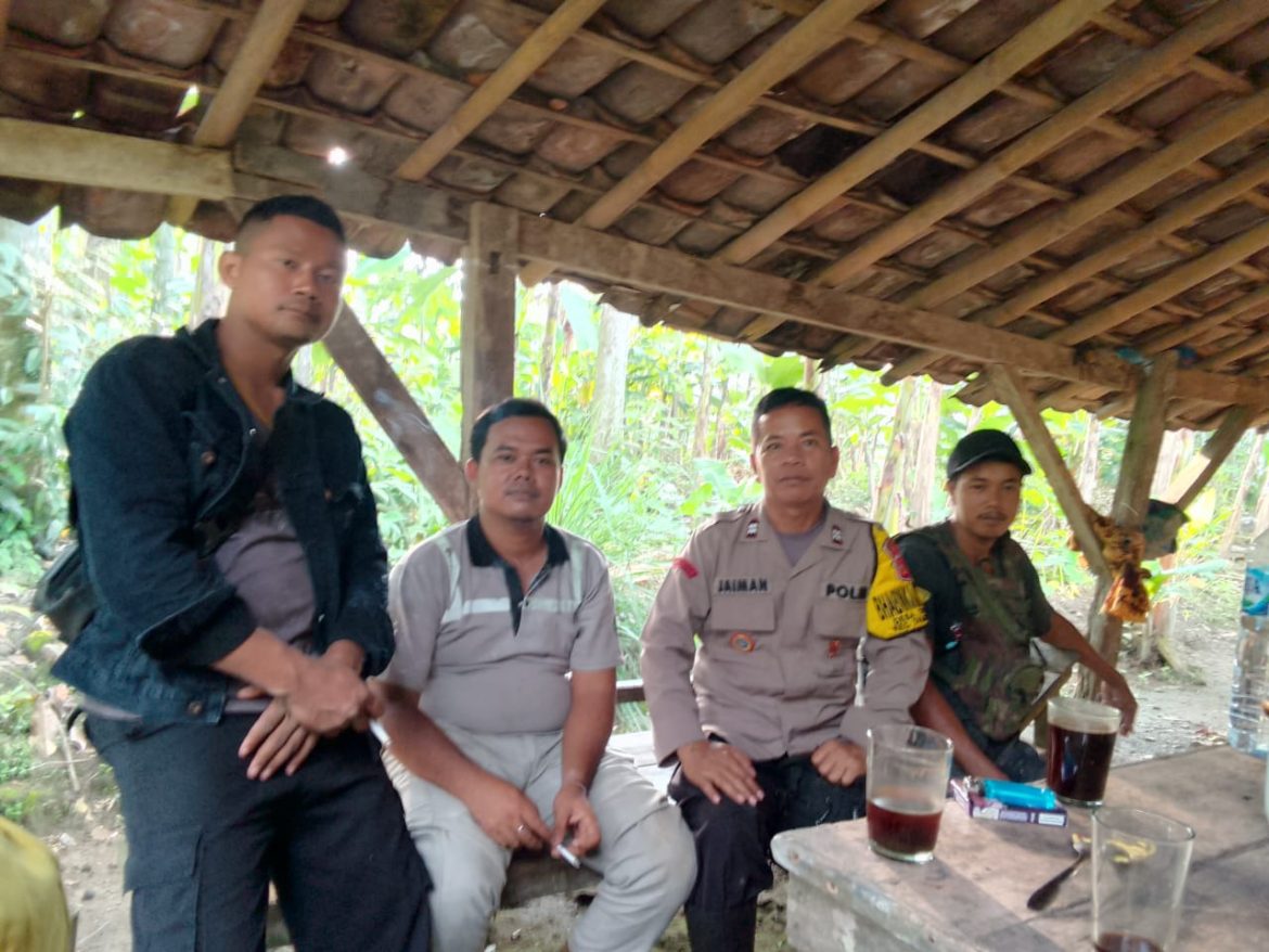 Bhabinkamtibmas Polsek Tanjungsari Sambang Warga masyarakat Sampaikan Himbauan Kamtibmas   