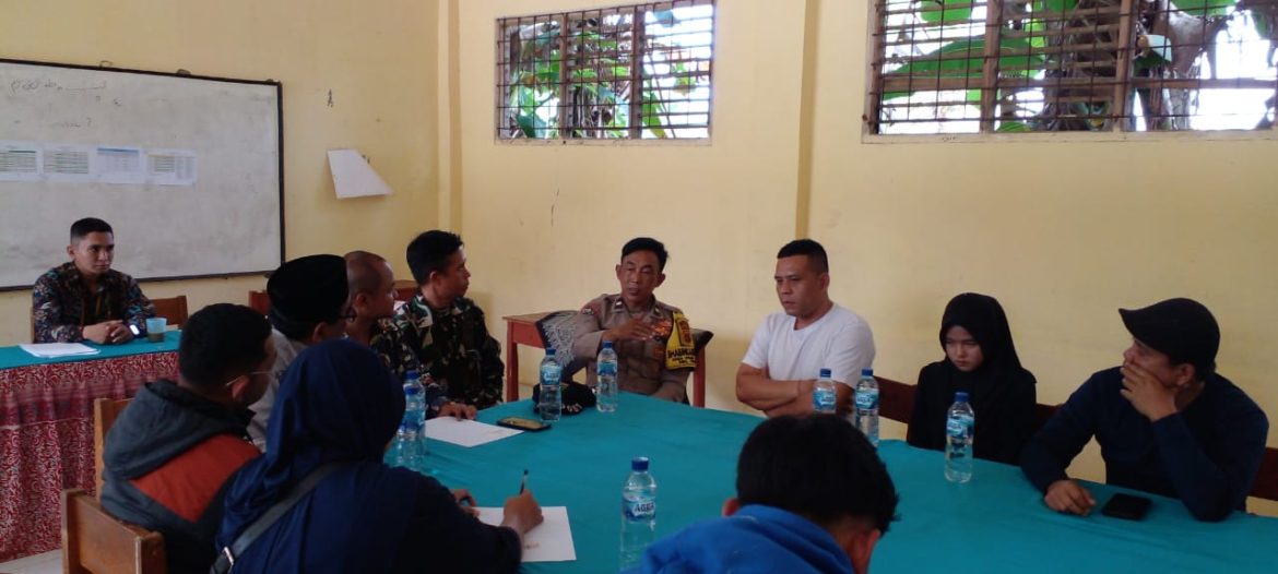 Bersinergi dengan TNI, Bhabinkamtibmas Polsek Parung Jalin Kedekatan dengan Warga Desa Binaan Sampaikan Pesan Kamtibmas   