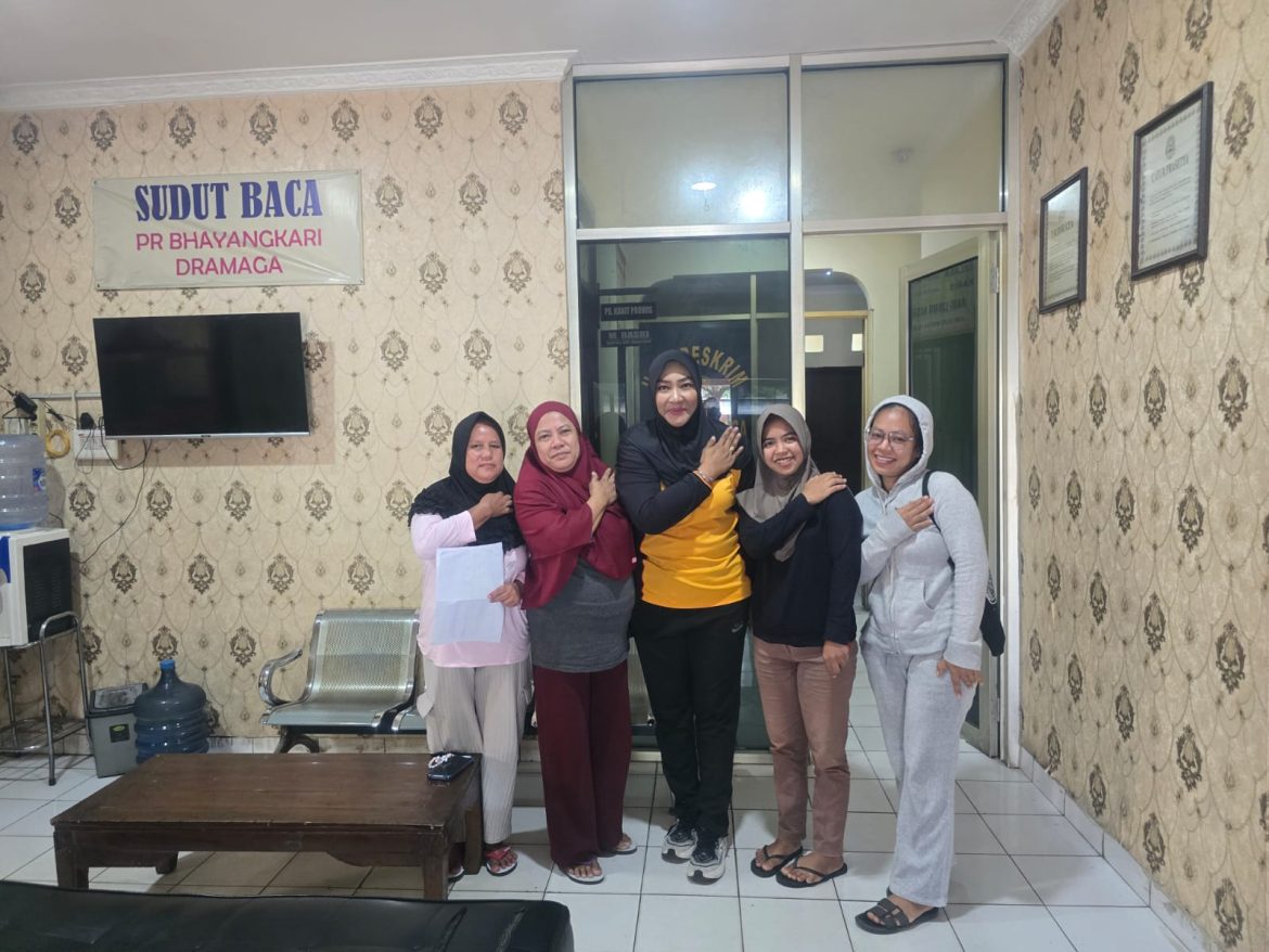 Kapolsek Dramaga Laksanakan Program Jumat Curhat Dengarkan Aduan Keluh Kesah Warga Masyarakat Terkait Harkamtibmas   