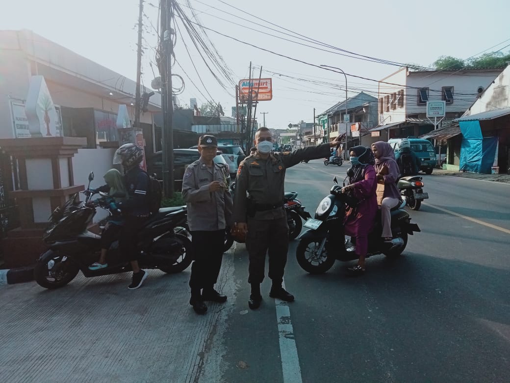Bhabinkamtibmas Polsek Leuwiliang Aktif Sambangi Warga Jalin Keakraban dan Ciptakan Kamtibmas   
