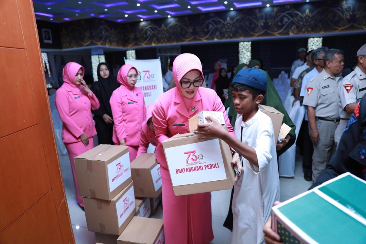 Bakti Sosial Bhayangkari Daerah Jawa Barat, Wujud Cinta Kasih untuk Masyarakat Rentan   