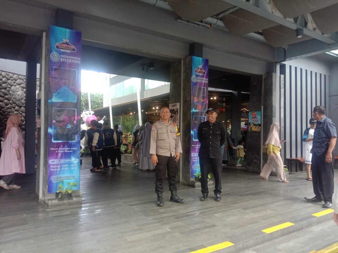 Bhabinkamtibmas Polsek Megamendung Laksanakan Kontrol Tempat Wisata Cimory Puncak   