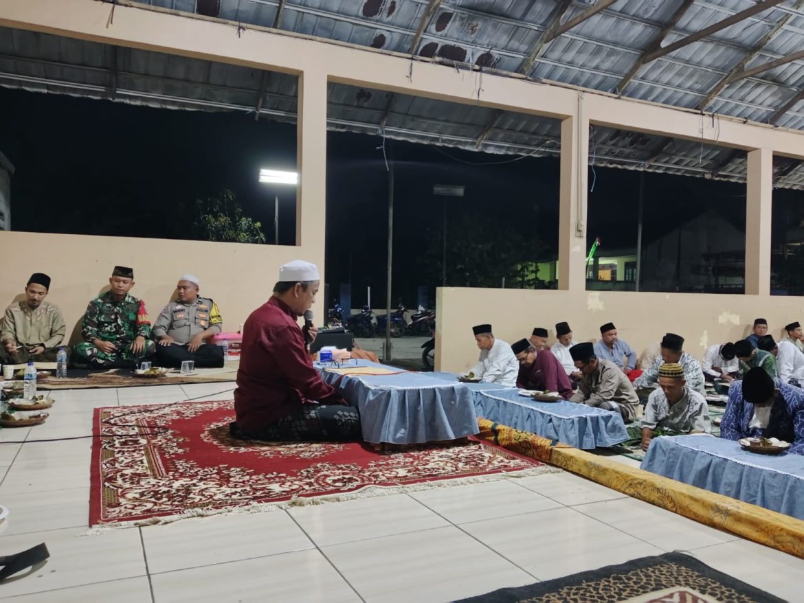 Sinergitas TNI-POLRI Wujudkan Kamtibmas Lewat Pengajian Majelis Taklim Alhidayah di Desa Lumpang   
