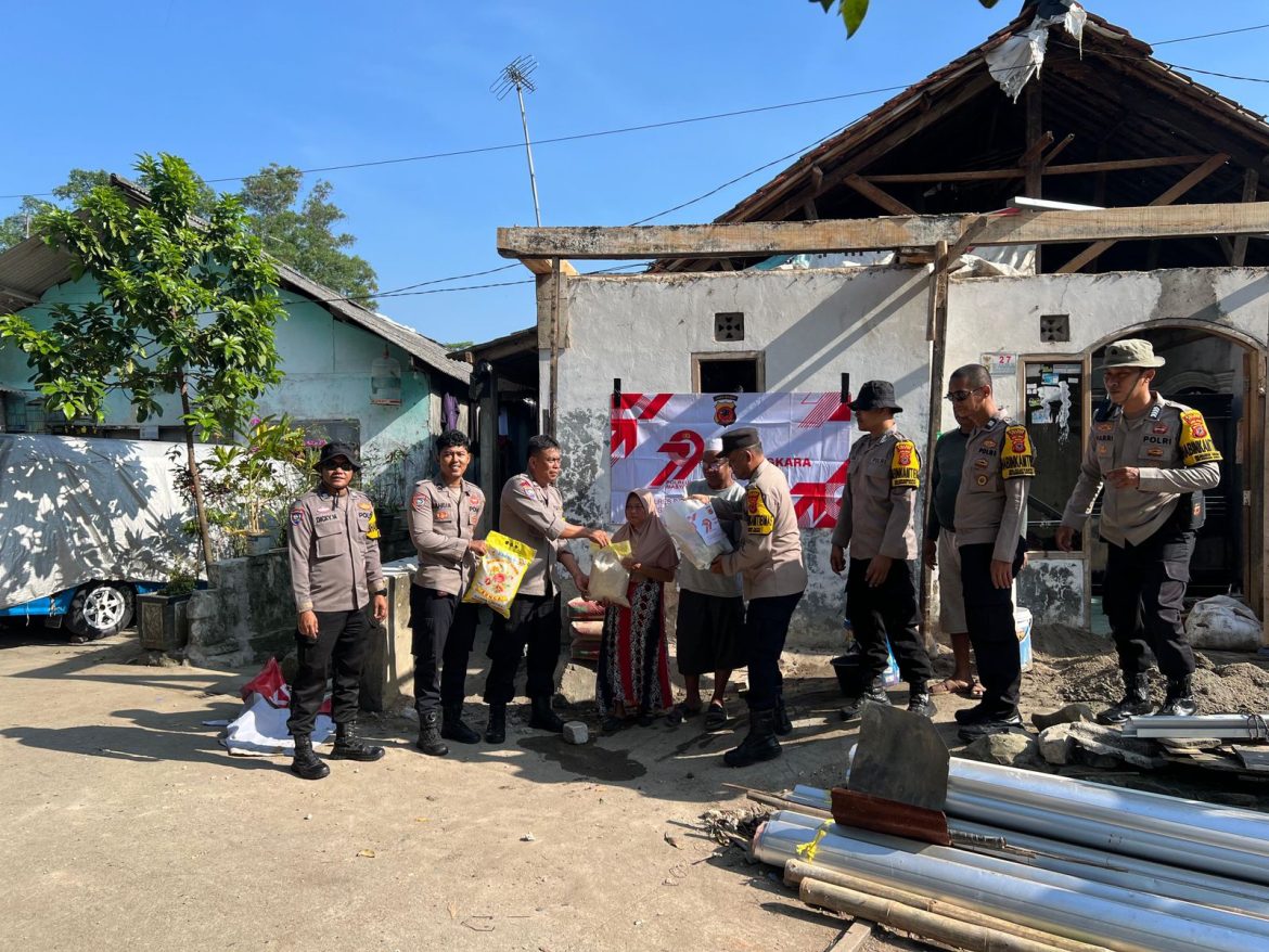 Polsek Babakan Madang Laksanakan Bakti Sosial dan Bedah Rumah Warga dalam Rangka HUT Bhayangkara ke-79   
