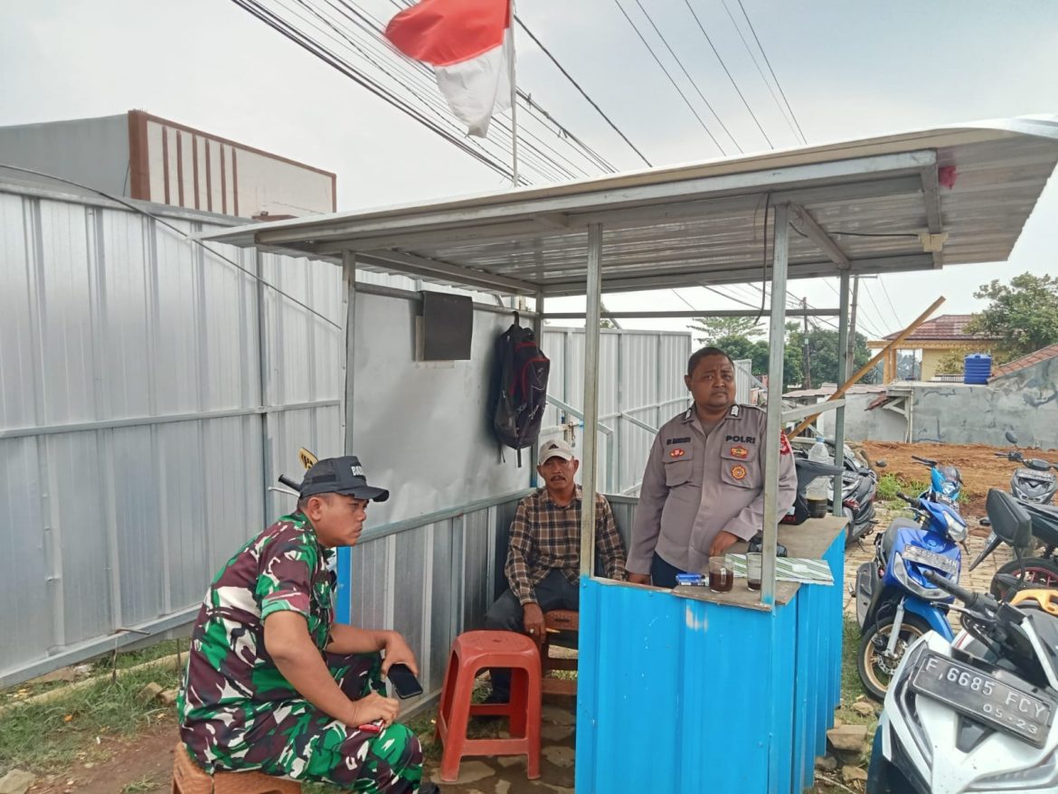 Sinergitas TNI-Polri, Bhabinkamtibmas dan Babinsa Sambangi Warga Desa Cipicung Cijeruk   
