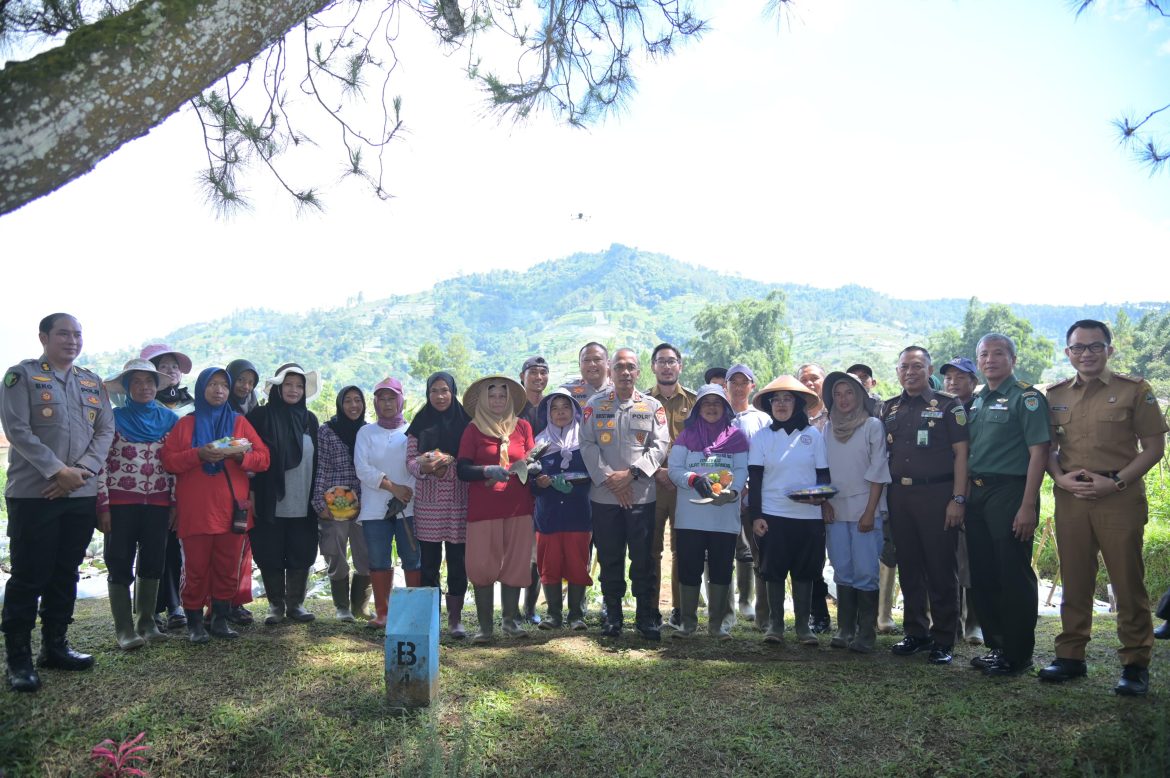 Polda Jabar Gelar Bakti Kesehatan di Cikole, Sasar Ribuan Warga dan Petani   