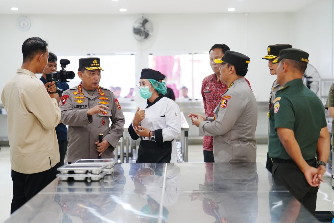 Kapolri Tinjau SPPG Polda Bali, Pastikan Dukung Program MBG Pemerintah   