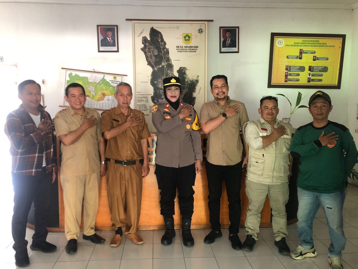 Kapolsek Dramaga Silahturahmi Giat Cooling Sistem Kunjungan Ke Kantor Desa Sinarsari Kecamatan Dramaga Ajak Jaga Kondusifitas Cegah Gangguan Kamtibmas   