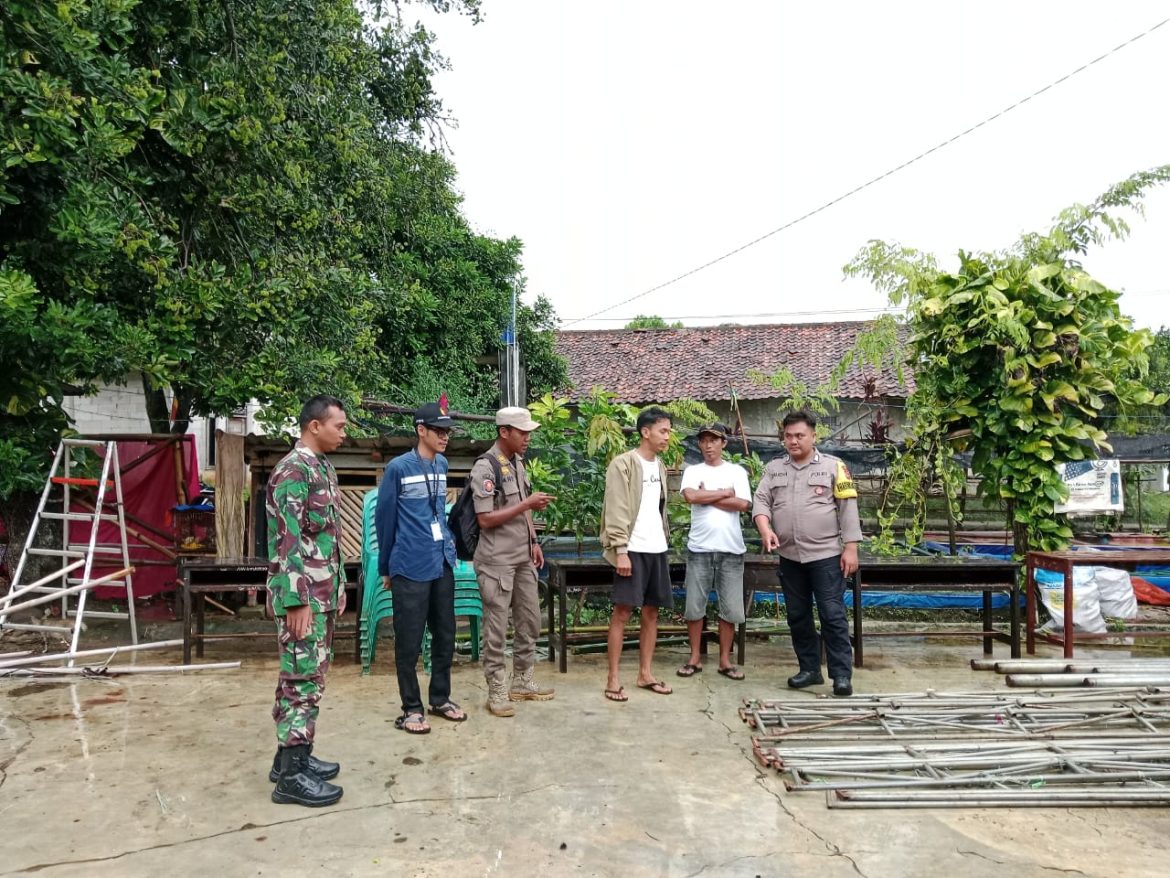 Bhabinkamtibmas Polsek Parung Bersinergi dengan TNI, Jalin Kedekatan dengan Masyarakat Desa Binaan   