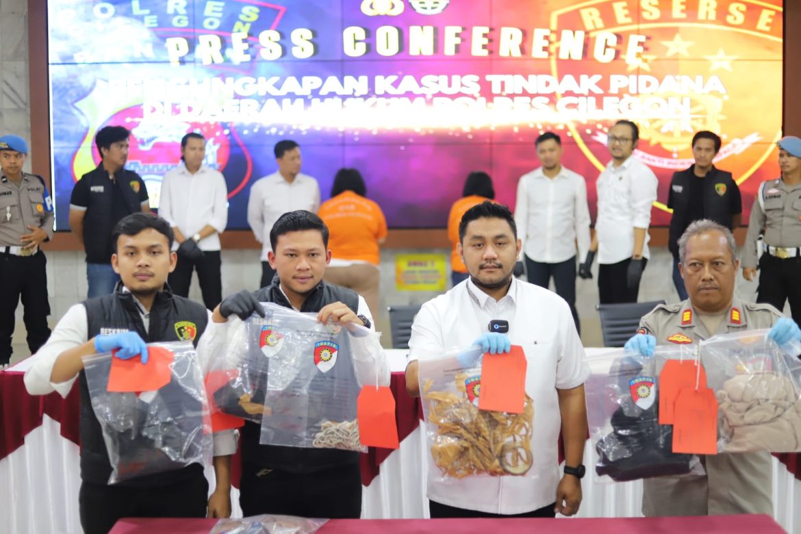 Polres Cilegon Tangkap Dua Tersangka Penyekapan dan Pembunuhan IRT   