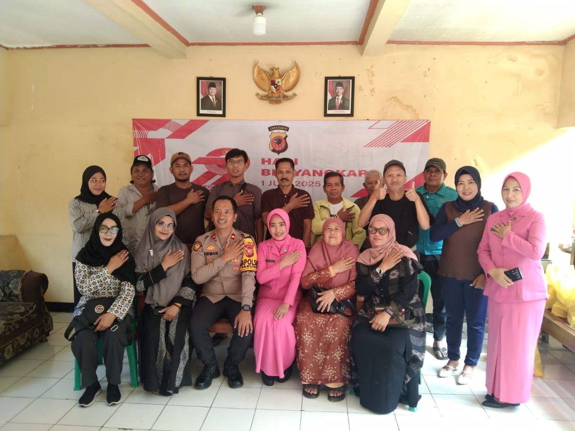 Sambut HUT Bhayangkara ke-79, Polsek Parung Salurkan Bantuan Sosial untuk Warakauri dan Warga Sekitar   