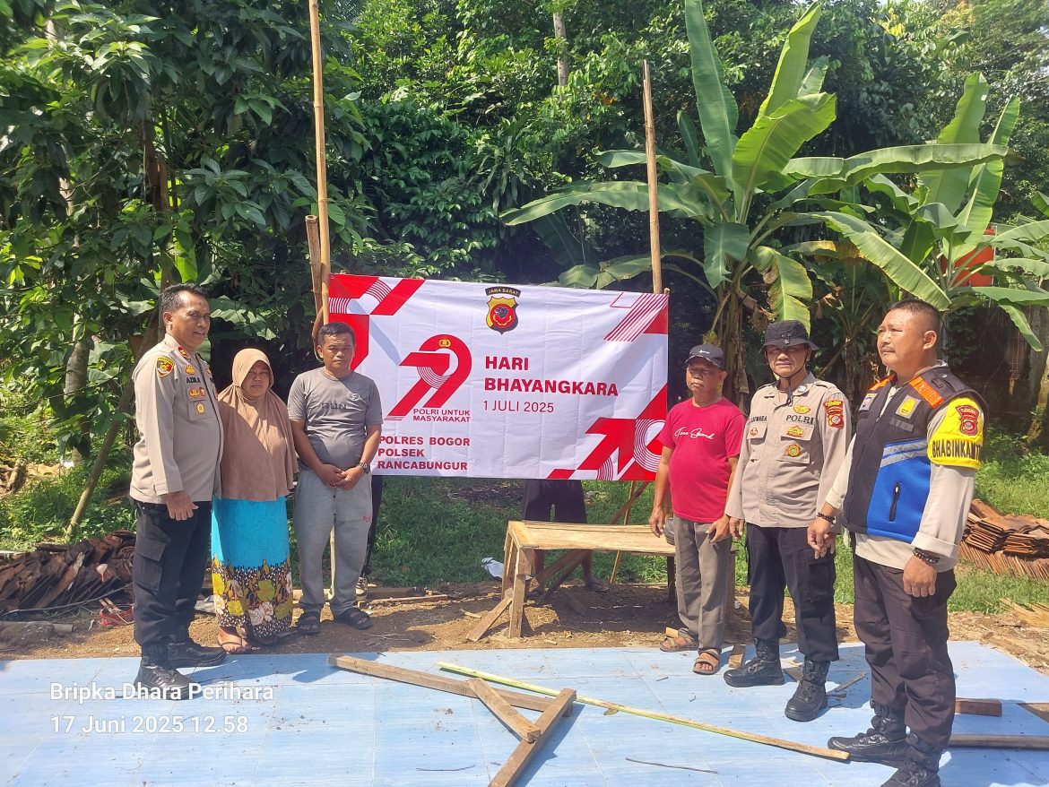 Sambut HUT Bhayangkara ke-79, Polsek Rancabungur Laksanakan Bedah Rumah Korban Puting Beliung   