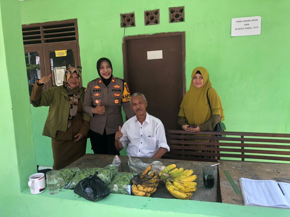 Kapolsek Dramaga Polres Bogor Giat Sambang Cooling Sistem Para Pelaku Usaha UMKM di Desa Sinarsari Kecamatan Dramaga   