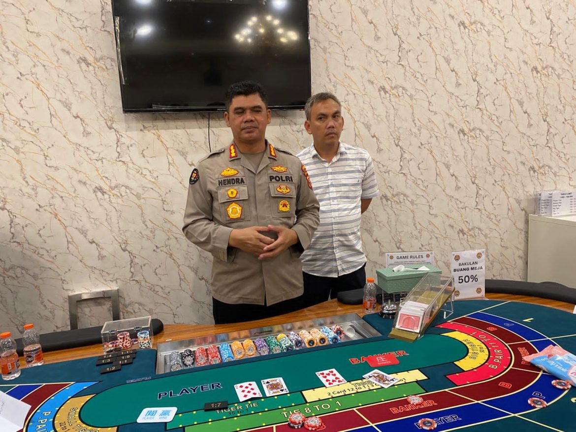 GEREBEK JUDI KASINO di KOTA BANDUNG, POLISI AMANKAN PULUHAN ORANG TERMASUK 3 PENANGGUNG JAWAB   