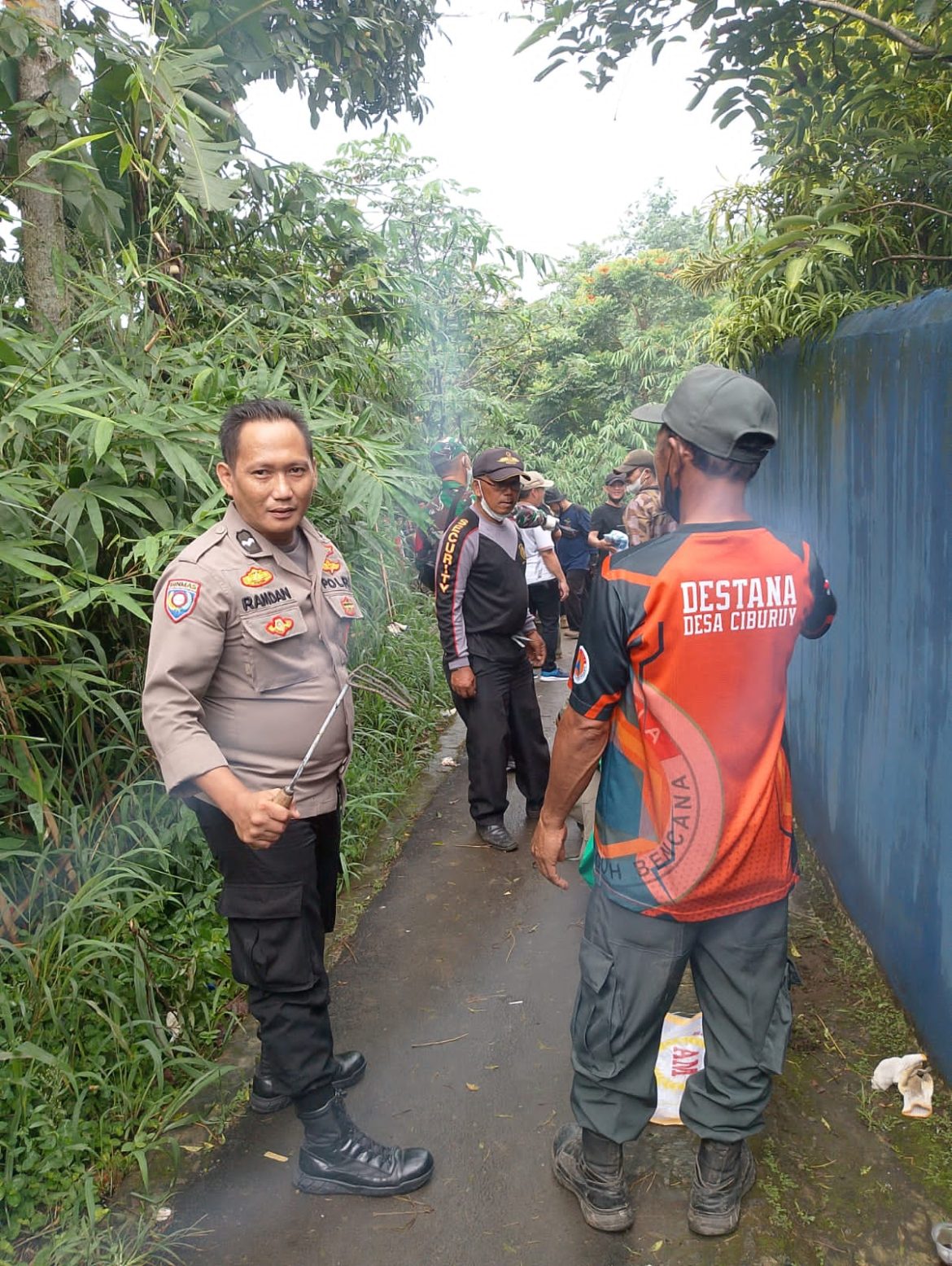 Bhabinkamtibmas Polsek Cijeruk Sambangi Warga Desa Ciburuy, Wujudkan Kedekatan Polri Dengan Masyarakat   