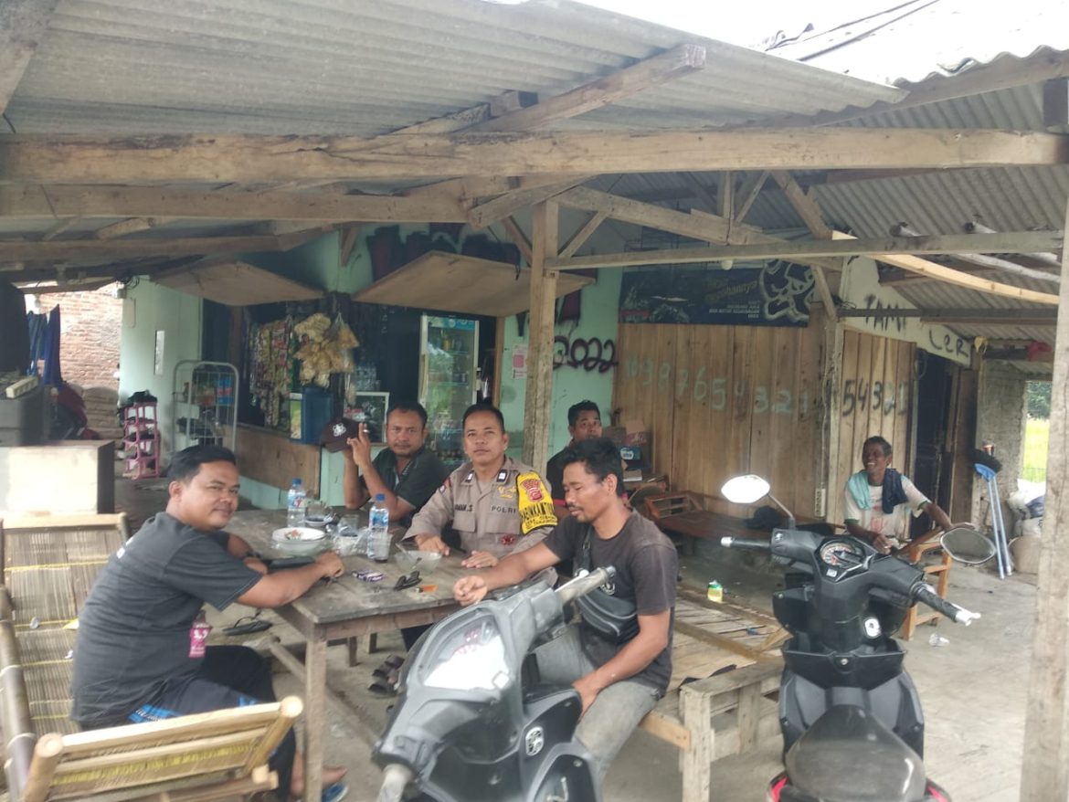 Bhabinkamtibmas Polsek Tanjungsari Sambangi Warga, Sampaikan Imbauan Kamtibmas dan Ajak Wujudkan Lingkungan Aman Serta Produktif   