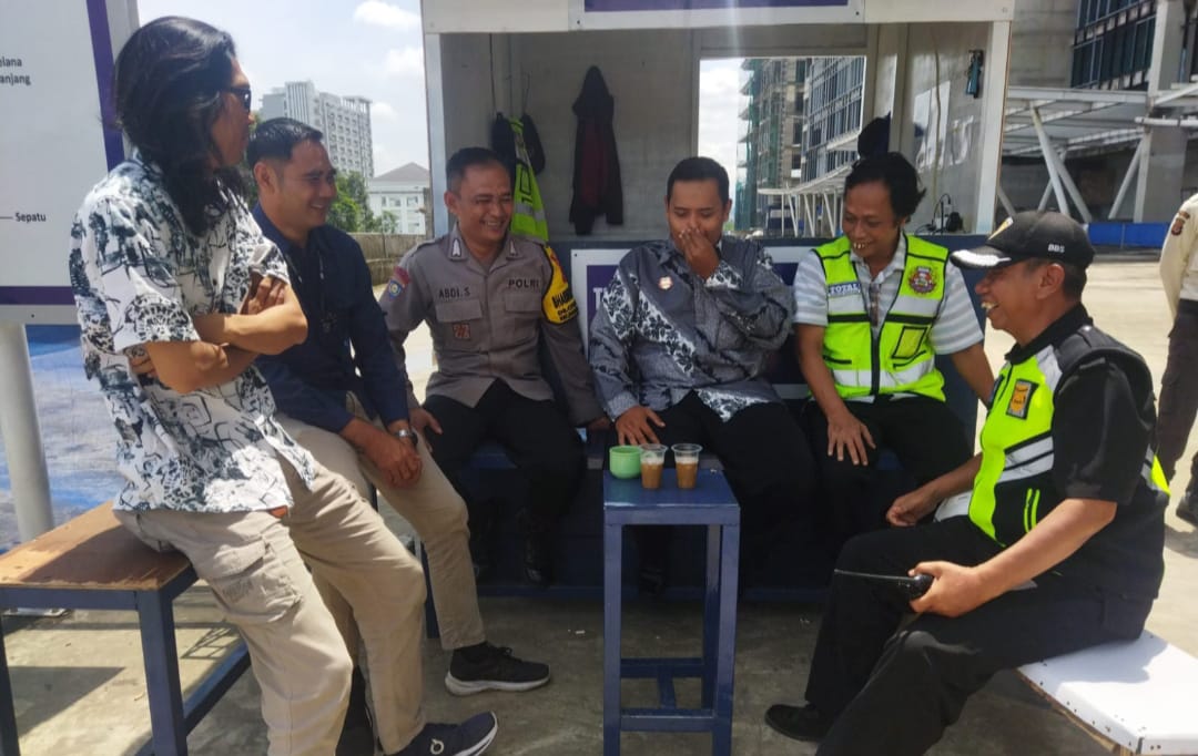 Bhabinkamtibmas Polsek Babakan Madang Polres Bogor Sambang Warga dan Silaturahmi Dengan Warga Sampaikan Pesan Kamtibmas   