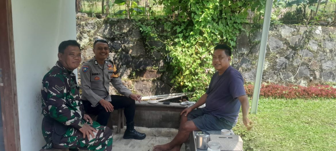 SINERGITAS TNI-POLRI, POLSEK CIJERUK GELAR SAMBANG DAN EDUKASI TPPO DI DESA PASIR JAYA   