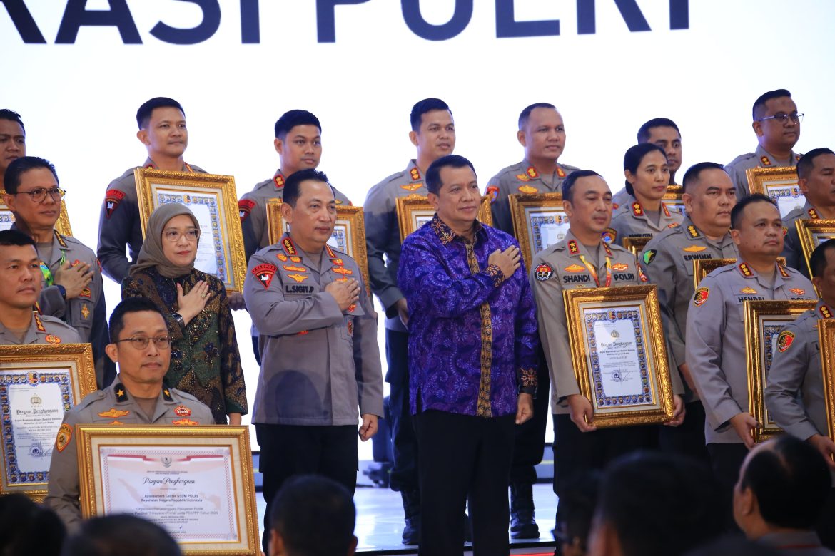 Menteri Rini Sampaikan Apresiasi Divisi Humas Polri Atas Penghargaan Zona Integritas   