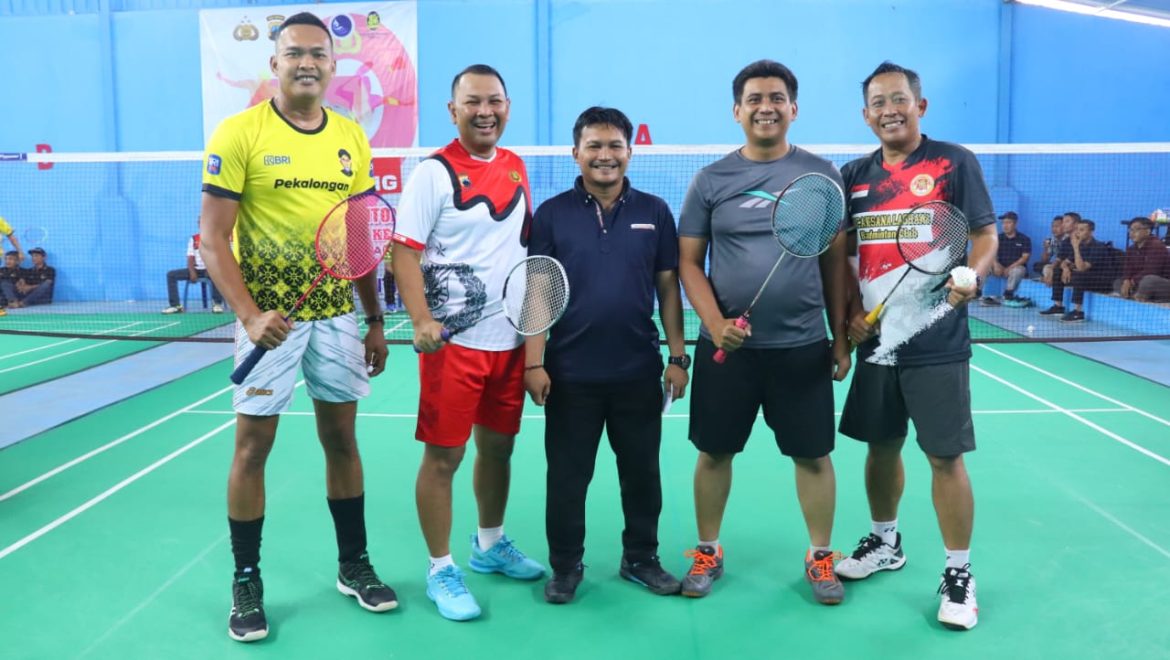 Semarakkan Hari Bhayangkara Ke-79, Tiga puluh Tim Beregu Ikut Ambil Bagian dalam Turnamen Badminton Digelar Polres Pekalongan