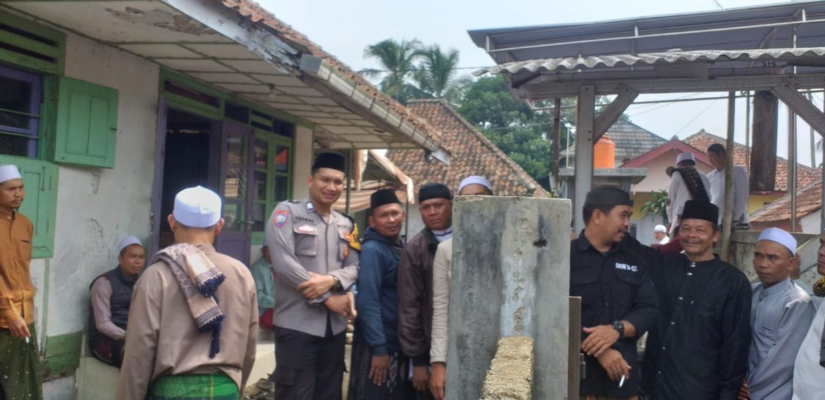 Sinergitas TNI-Polri, Bhabinkamtibmas dan Babinsa Sambangi Warga Desa Warung Menteng Cijeruk   