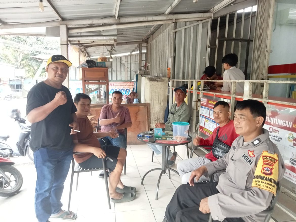Bhabinkamtibmas Polsek Ciawi Laksanakan Sambang Warga Binaan Berikan Himbauan Kamtibmas   