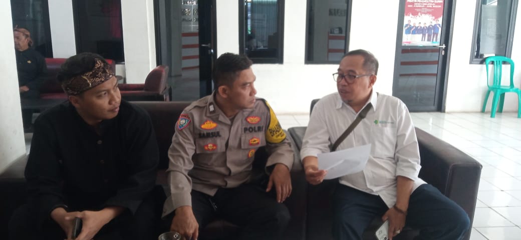 Bhabinkamtibmas Polsek Cisarua Lakukan Sambang Warga Desa Cibeureum Wujudkan Kamtibmas Aman dan Kondusif   