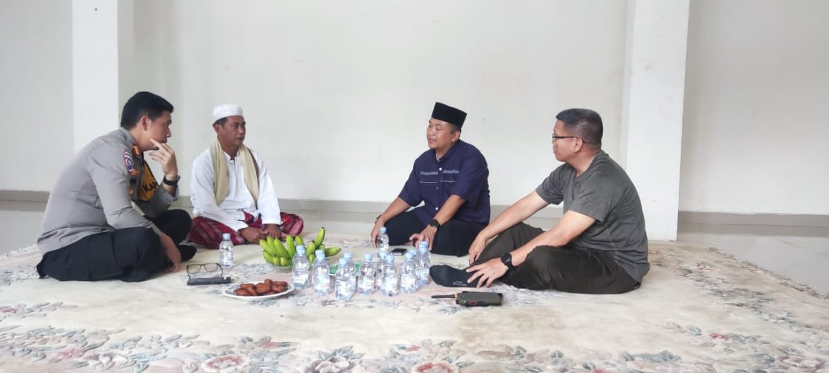 Jelang HUT Bhayangkara ke-79, Kapolsek Caringin Bersama Camat dan Danramil Sambangi Tokoh Masyarakat   