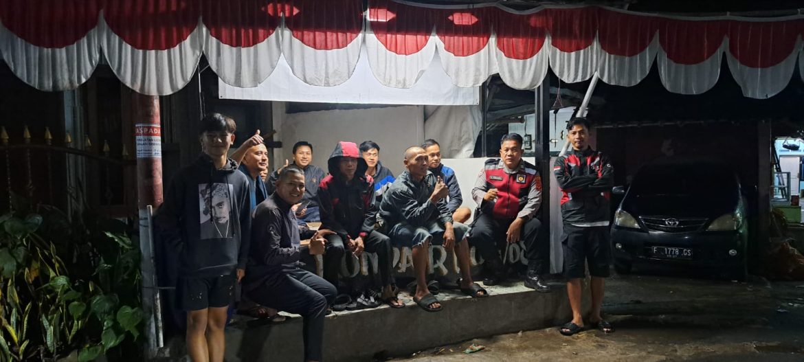 Bhabinkamtibmas Polsek Ciampea Gencarkan Kontrol Ronda Malam dan Sampaikan Pesan Kamtibmas Kepada Warga   
