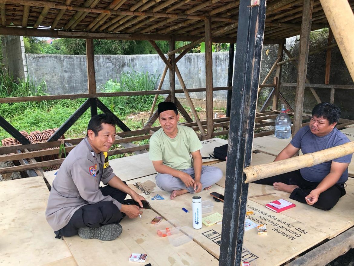 Bhabinkamtibmas Wilayah Hukum Polsek Dramaga Giat Cooling Sistem Sambang Instansi Desa Babakan Beri Himbauan Ajak Jaga Kondusifitas Cegah Gangguan Kamtibmas   