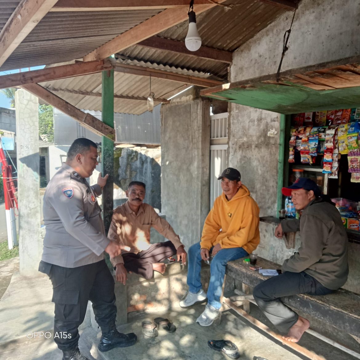Bhabinkamtibmas Polsek Leuwiliang Sambang Warga Dalam Rangka Harkamtibmas di Wilayah   