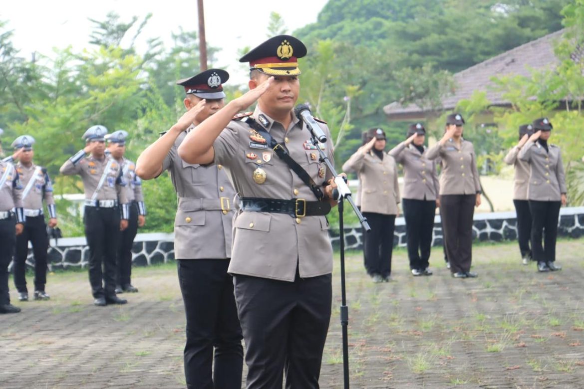 Kapolres Bogor Pimpin Ziarah dan Tabur Bunga Makam Pahlawan Pondok Rajeg Sambut HUT Bhayangkara ke-79   