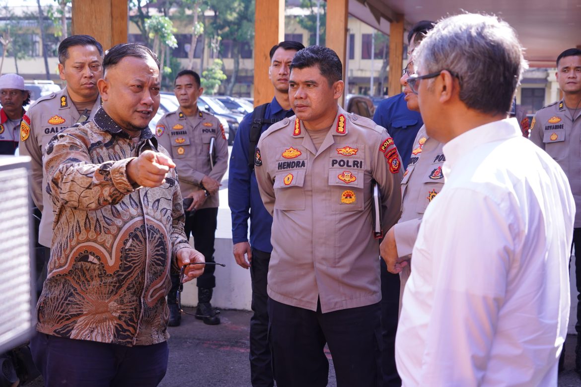 Kapolda Jabar Dampingi Tim Kompolnas RI dalam Visitasi Kompolnas Award 2025   