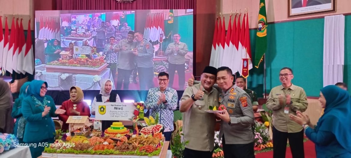 Kapolres Bogor Beserta Ketua Bhayangkari Polres Bogor Hadiri Peringatan Hari Kesatuan Gerak PKK Ke-53 Tingkat Kabupaten Bogor, Dukung Penguatan Kesejahteraan Keluarga Menuju Indonesia Maju   