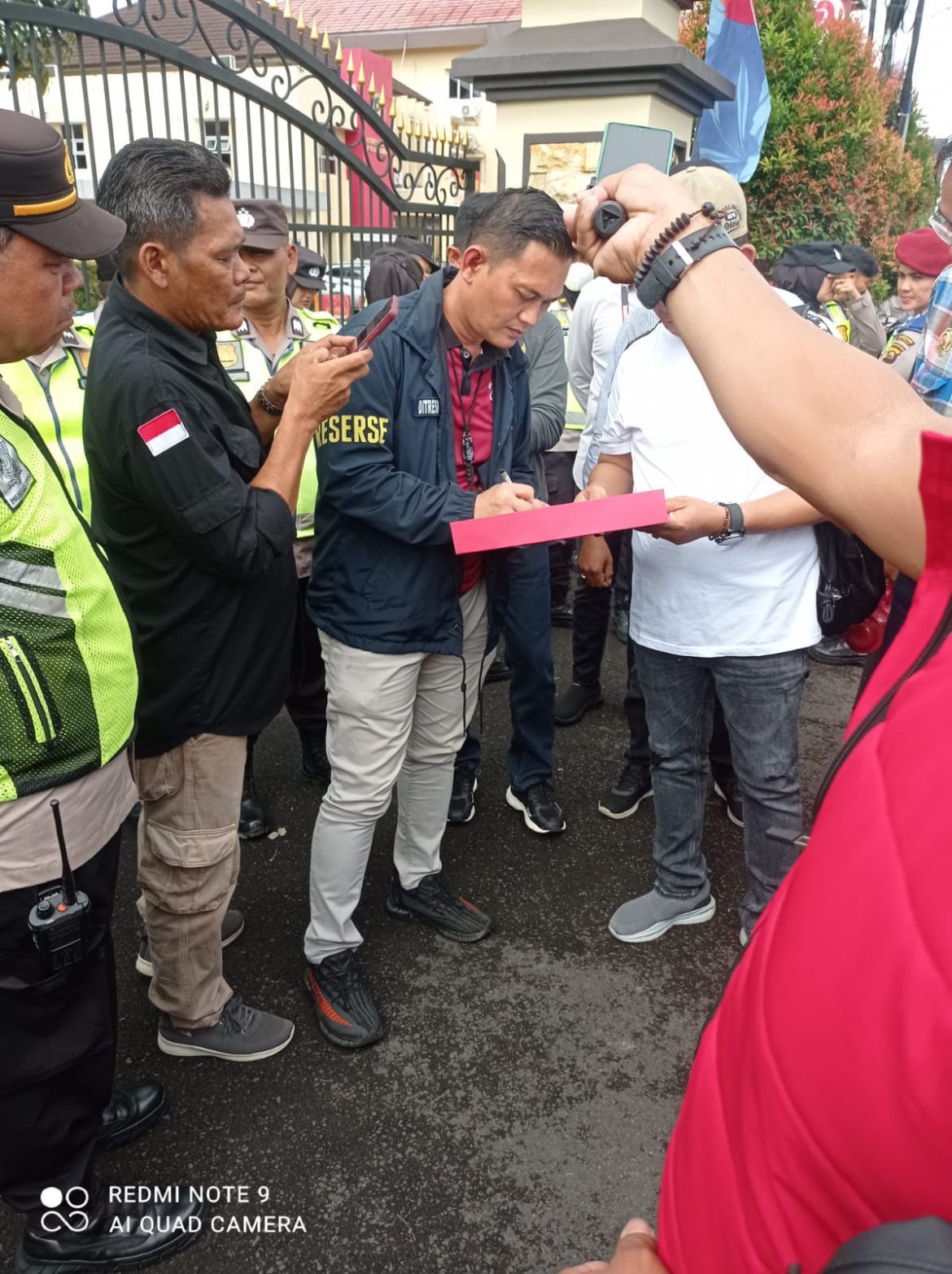 POSE RI Gelar Aksi Besar di Mapolda Sumsel, Desak Penindakan Mafia Minyak Ilegal di Bayung Lencir